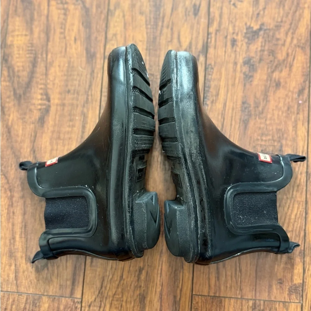 Unisex Kids Hunter Glossy Black Chelsea Short Rain Rubber Boots | 5F/4M